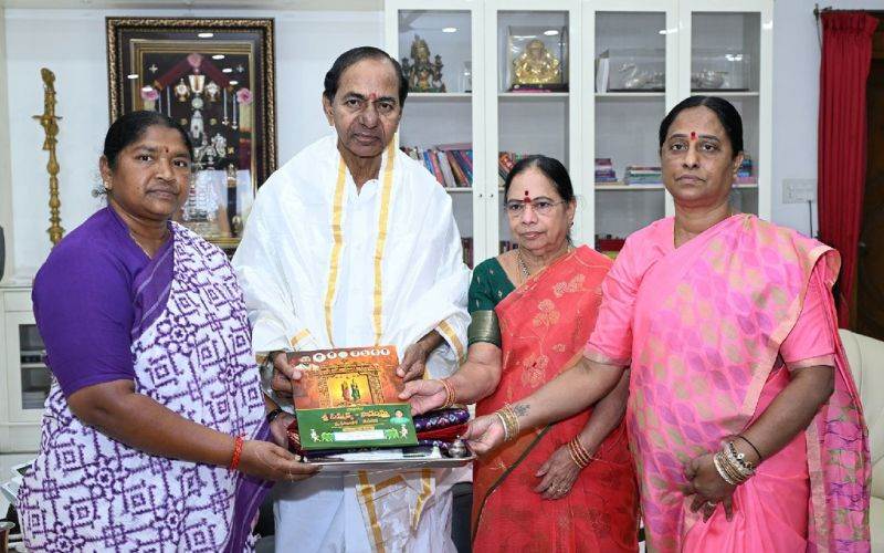  تلنگانہ کے خاتون وزرا نے کی اپوزیشن لیڈر کےسی آر سے ملاقات